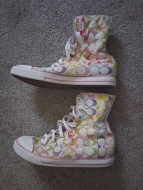 Coach canvas signature logo print high-top lace-up sneakers. Size 8.5